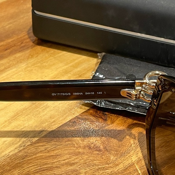 Givenchy Pierced sunglasses - Picture 3 of 7